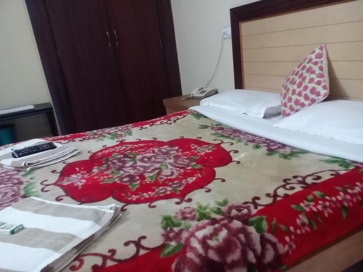 Hotel Preethi Palace Utakamand Zewnętrze zdjęcie